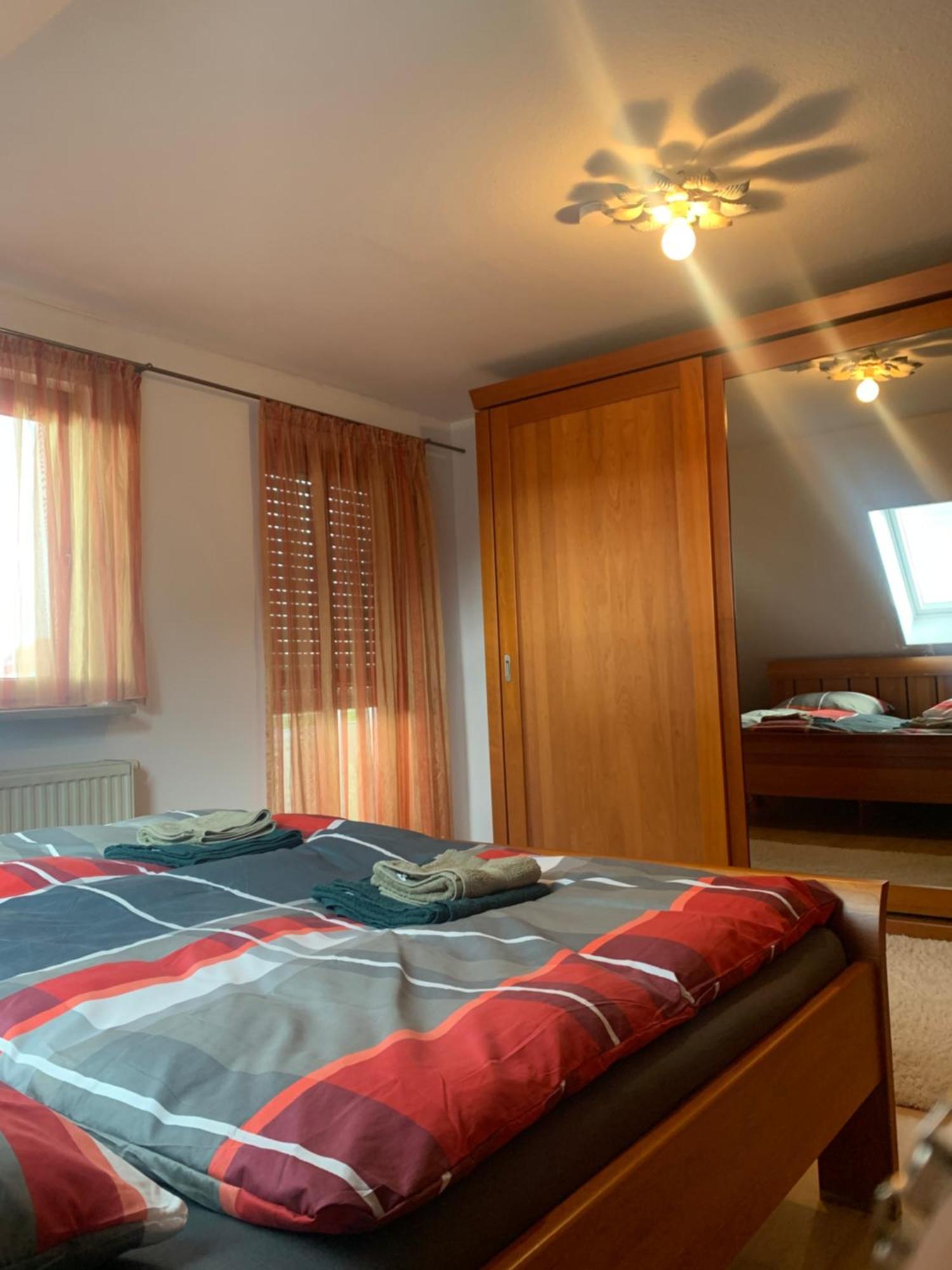 Sonniges Dachzimmer Apartment Feucht Luaran gambar